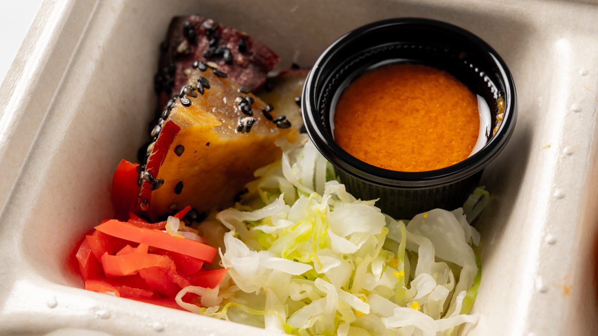 砂糖がけさつまいも・ゆでキャベツと赤パプリカ・にんじんドレッシング