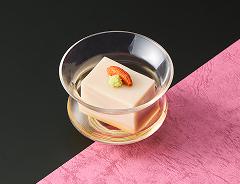先付（胡麻豆腐・くこの実・美味汁・山葵）