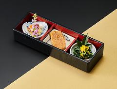 先付（胡麻豆腐・くこの実・美味汁・山葵）